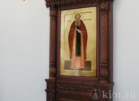 Киот напольный, резьба, ясень. Покровско-Васильевский мужской монастырь г. Павловский Посад Киот напольный, резьба, ясень. Покровско-Васильевский мужской монастырь г. Павловский Посад