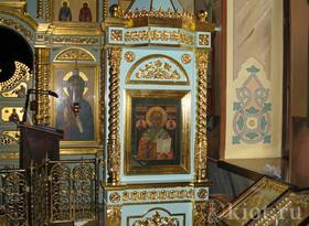 Киот напольный резной на одну икону, покрытый сусальным золотом в Анно-Зачатьевской церкви г. Чехов Киот напольный резной на одну икону, покрытый сусальным золотом в Анно-Зачатьевской церкви г. Чехов