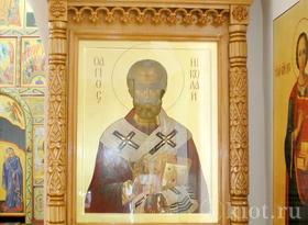 Киот настенный резной на одну икону с тонировкой в Успенском храме с. Успенское Киот настенный резной на одну икону с тонировкой в Успенском храме с. Успенское